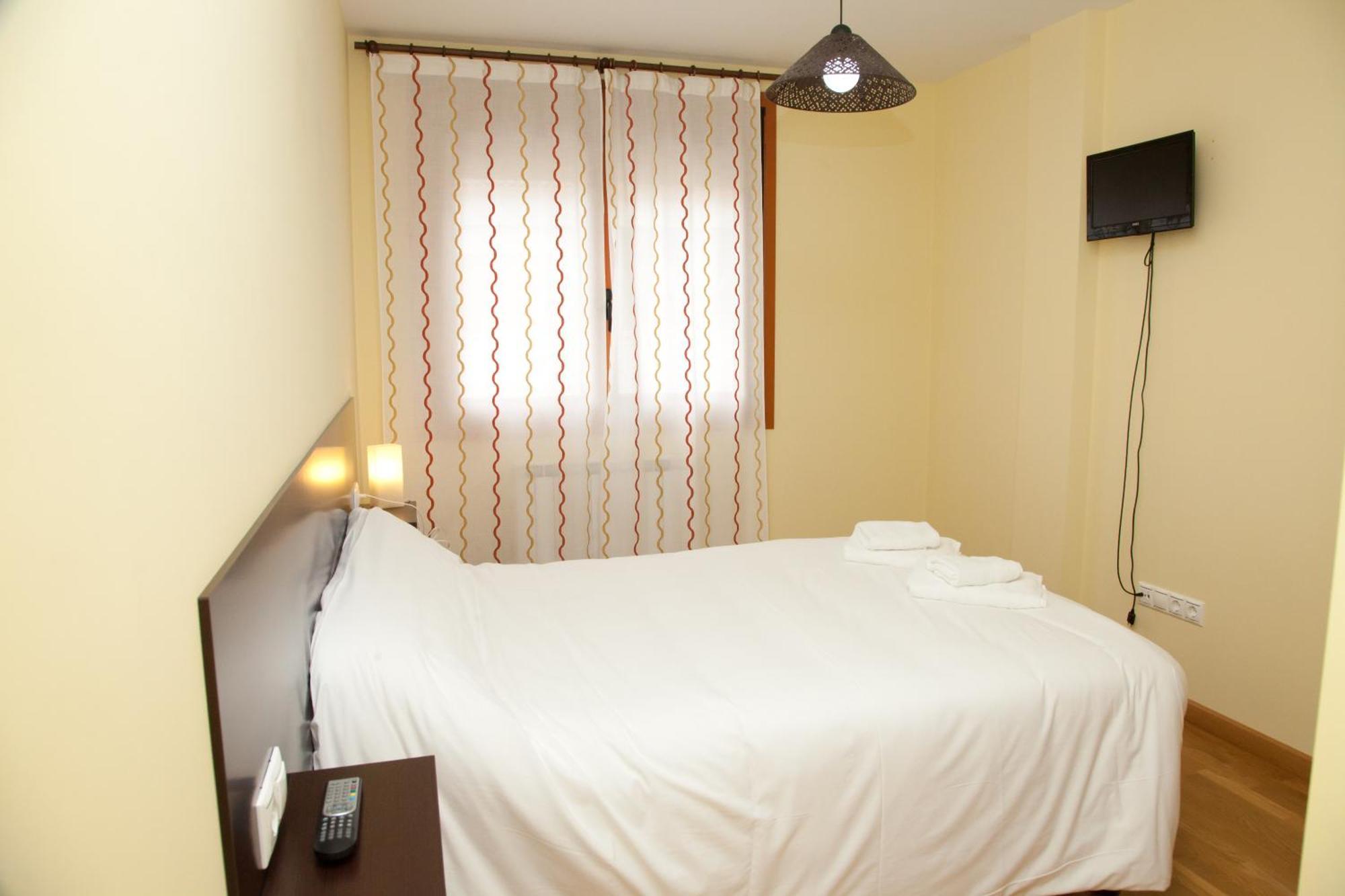 Hostal Casasnovas Silleda Bagian luar foto