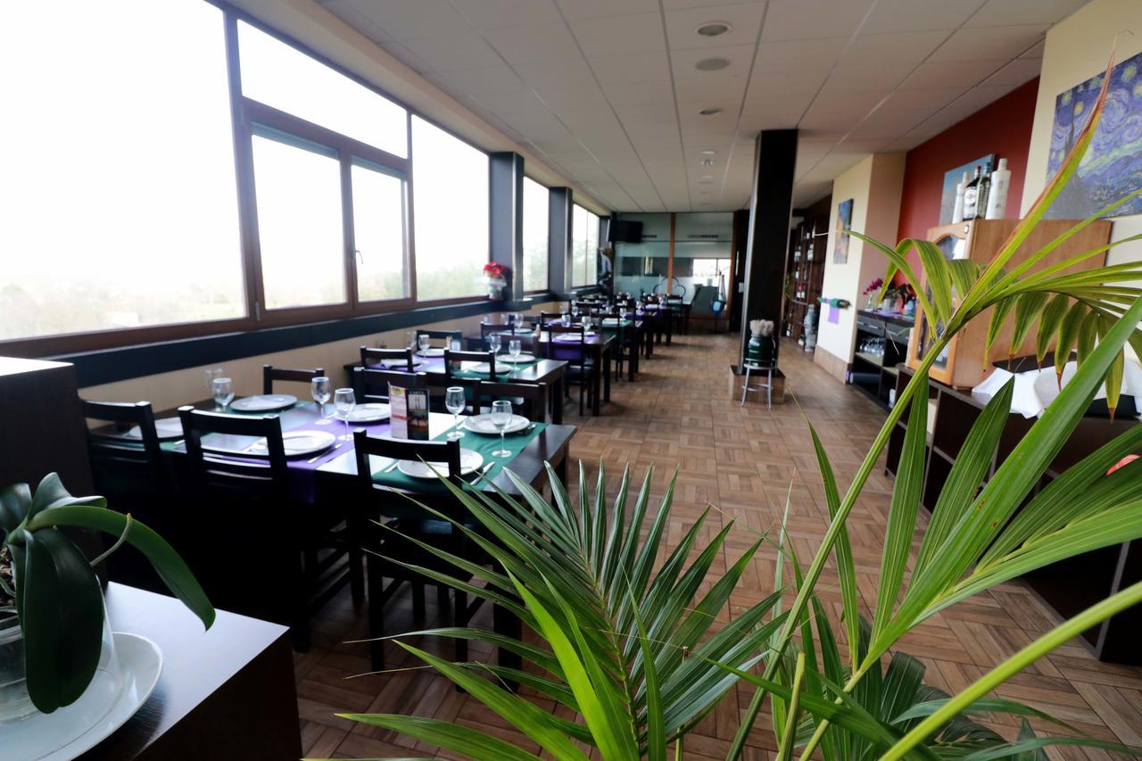 Hostal Casasnovas Silleda Bagian luar foto