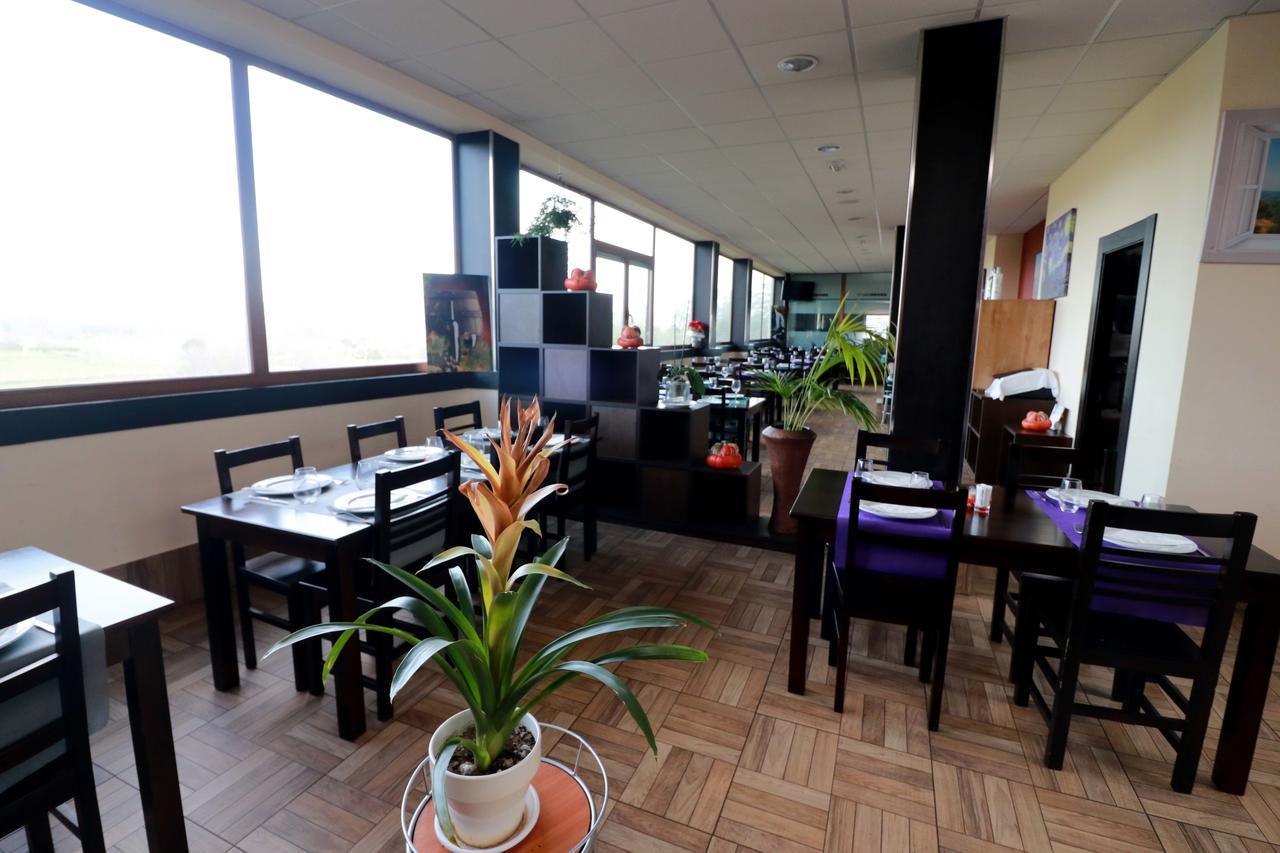 Hostal Casasnovas Silleda Bagian luar foto